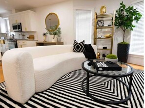 Smart TV, books, stereo