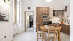 Dining - La Casa di Giò - Station & Polyclinic Apartment (Bari)