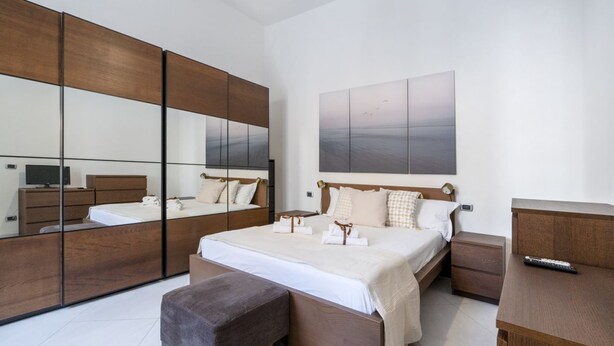 2 bedrooms, iron/ironing board, WiFi, bed sheets - La Casa di Giò - Station & Polyclinic Apartment (Bari)