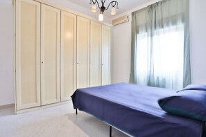 2 habitaciones, tabla de planchar con plancha, internet y ropa de cama 