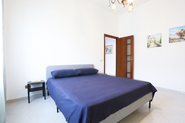 2 habitaciones, tabla de planchar con plancha y acceso a internet
