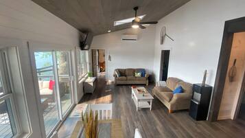 Smart-TV og stereoanlegg