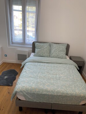 4 slaapkamers, een strijkplank/strijkijzer, wifi, beddengoed