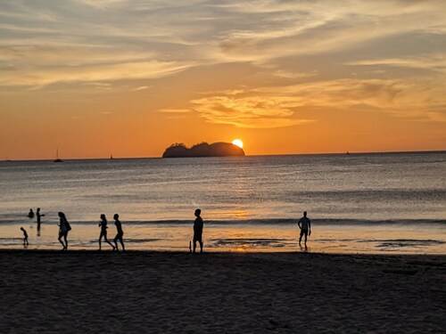 3 BR condo walking distance to the beach