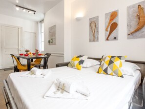1 chambre, fer et planche Ă repasser, Wi-Fi, draps fournis