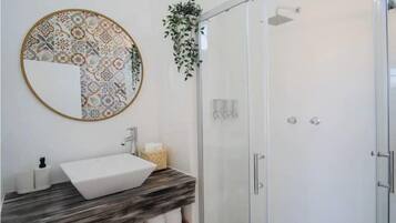 Romantic Room | Bathroom