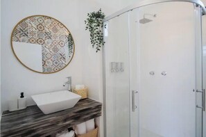 Romantische kamer | Badkamer | Handdoeken, zeep, shampoo, toiletpapier