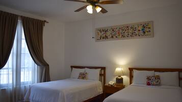 Habitación estándar, 2 camas matrimoniales | 1 habitación, ropa de cama de alta calidad y edredón