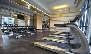 Fitness facility - Comfort Suites 2 Bedrooms near Rogers Centre Lakeview & Free Parking (Toronto)