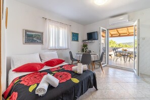 Apartment, Smoking | 1 bedroom - Azure Sea - A1 2 2 in Cove Makarac Milna (Milna)