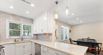 Beautiful Cottage w 2BD +Loft / 2 BA! Amenity access included! NO pets