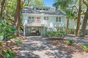 Exterior - Beautiful Cottage w 2BD +Loft / 2 BA! Amenity Cards!NO pets (Seabrook Island)