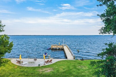 Swimmin’ Hole 2 - lakefront getaway with back porch living, dock & boat launch