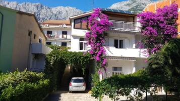 Apartment, Smoking | Exterior