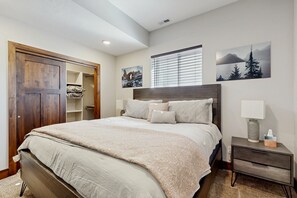 3 dormitorios, tabla de planchar con plancha, Internet y ropa de cama