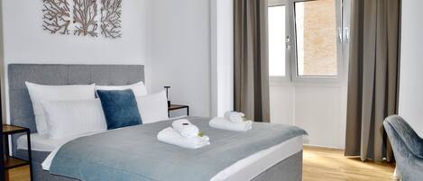 3 bedrooms, desk, iron/ironing board, travel cot