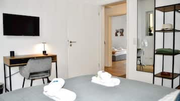 3 Schlafzimmer, Schreibtisch, Bügeleisen/Bügelbrett, Reisekinderbett