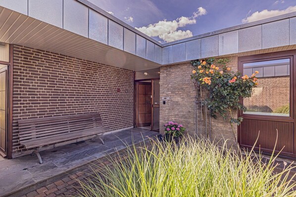 Unclassified image, 1 of 30, button