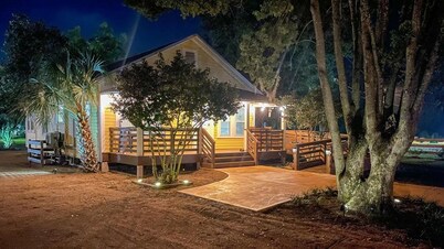 Enjoy Crawfordville at the Courtyard’s Oyster Cottage