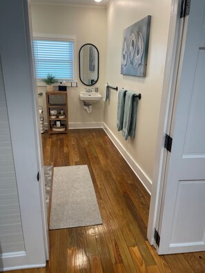 Doccia, asciugacapelli, asciugamani, sapone