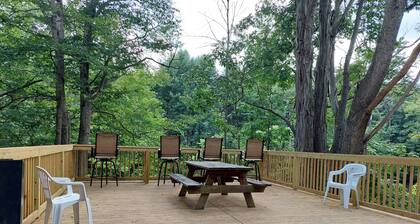 Lodge in the Pines near Wellsboro, Pa. Along Pine Creek. Hot Tub