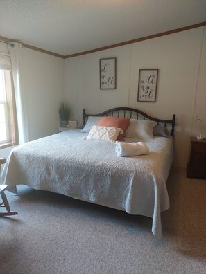 3 soverom, strykejern/-brett, reiseseng for barn og wi-fi (inkludert)