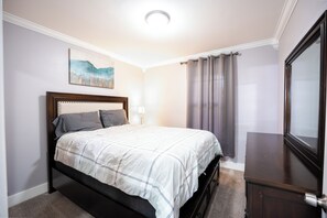 4 habitaciones, escritorio, tabla de planchar con plancha y wifi 