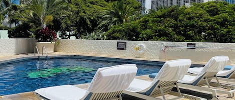 Ulkouima-allas, lämmitetty uima-allas