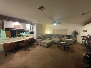 Smart TV, video games, stereo - Vacation getaway with pool in Lake Havasu less than 5 miles from London Bridge. (Lake Havasu City)