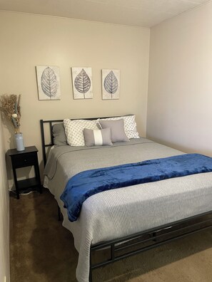 3 bedrooms, iron/ironing board, WiFi, bed sheets