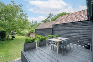 Outdoor dining - Key Cottage, Orford (Orford)
