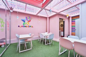 Indoor pool - JANGYU ALMOND KIDS HOTEL (Gimhae)