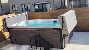 Baignoire à remous extérieure