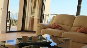 TV - Marbella Resort, Samara. By Houselogy (Marbella)