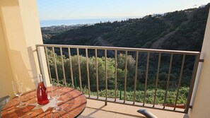 Outdoor dining - Marbella Resort, Samara. By Houselogy (Marbella)