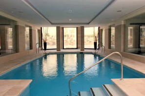 Una piscina techada