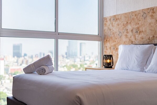 2 habitaciones, tabla de planchar con plancha, wifi y ropa de cama 