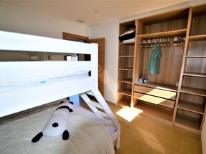 4 chambres, fer et planche à repasser, accès Internet