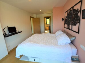 4 bedrooms, iron/ironing board, Internet - Villa Salamandre 10 people with pool (MAÇANET DE LA SELVA)