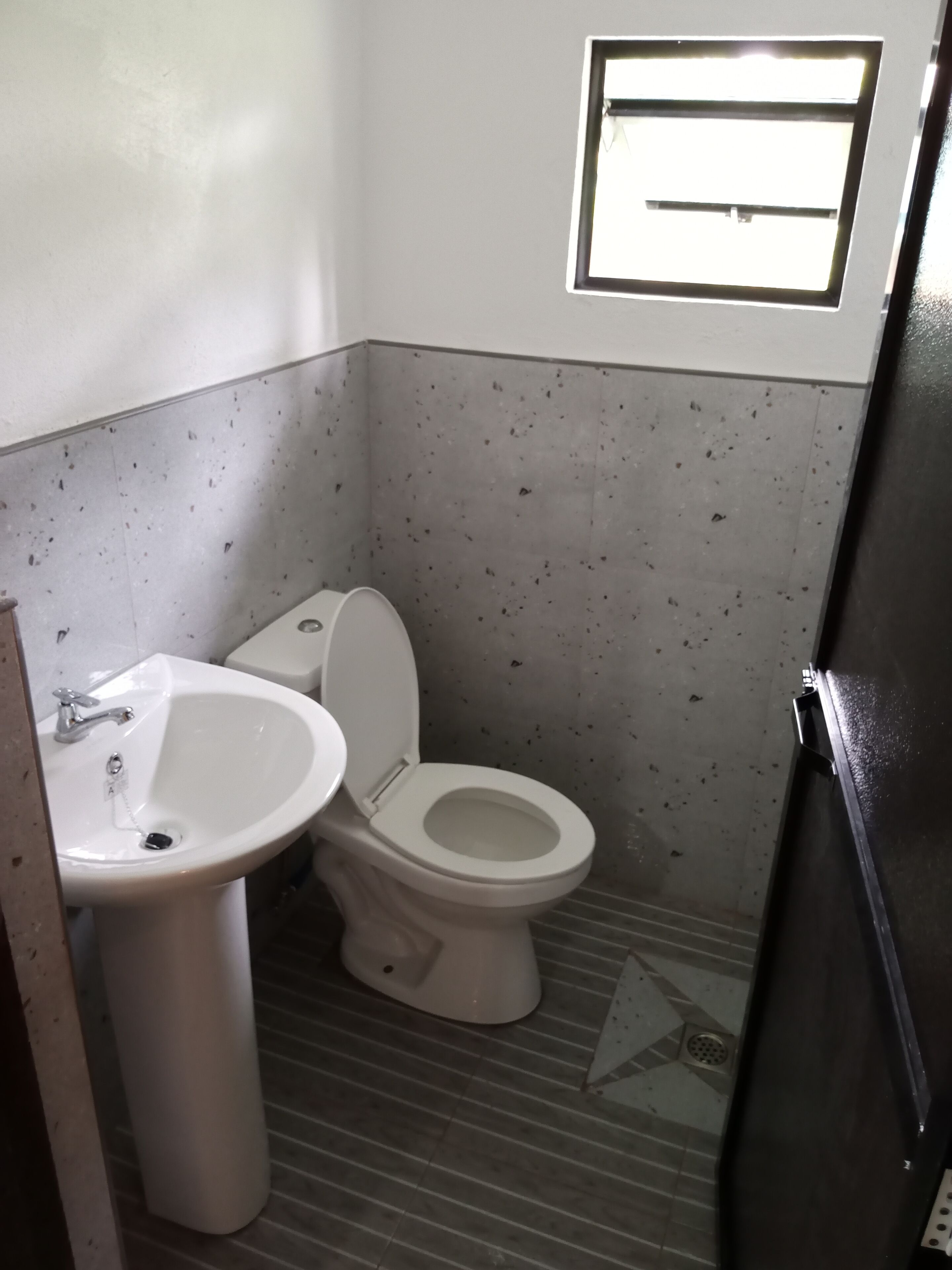 Bidet, towels, soap, shampoo