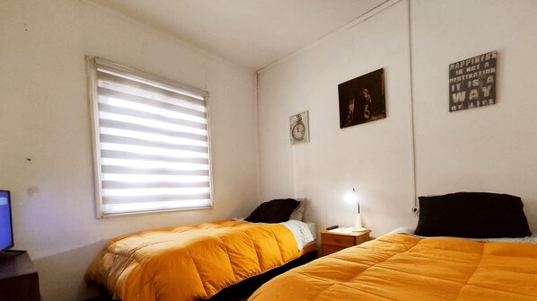 Economy Twin Room, 2 Twin Beds | Free WiFi - Hospedaje Central Temuco (Temuco)