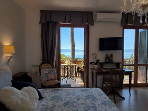 2 Schlafzimmer, Schreibtisch, Bügeleisen/Bügelbrett, Reisekinderbett