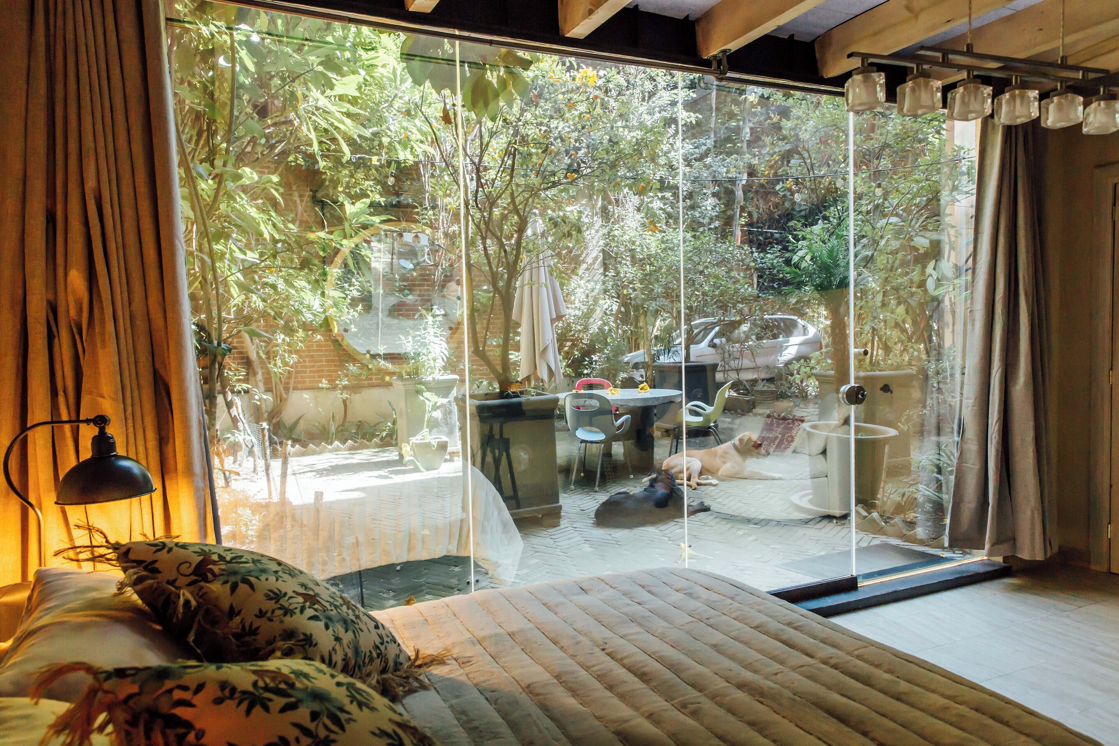 Garden Queen Room Ground Floor | Ropa de cama hipoalergénica y camas Tempur-Pedic 