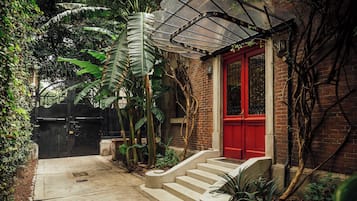 Bagian depan properti