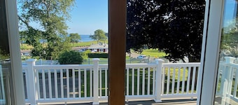 Beach Gem overlooking Stage Fort Park, Tablet Rock & Cressy's Beach!!!