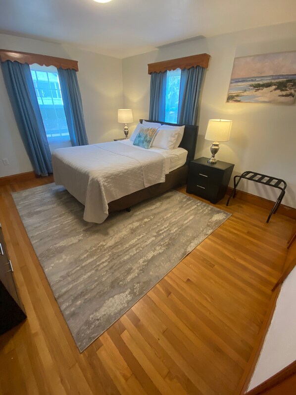 3 bedrooms, desk, iron/ironing board, free WiFi