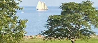Beach Gem overlooking Stage Fort Park, Tablet Rock & Cressy's Beach!!!
