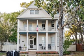 Exterior - The Ramona House w/ Cowboy Pool! Walk to Downtown! (Smithville)