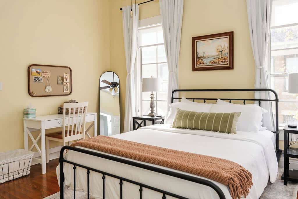 4 bedrooms, iron/ironing board