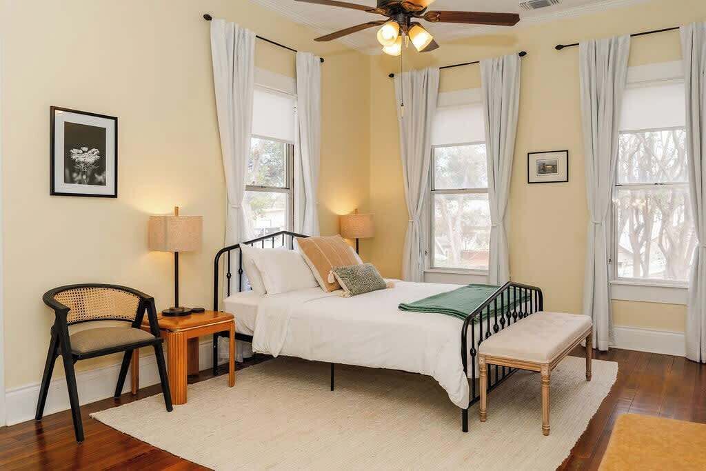 4 quartos, ferros/tábuas de passar roupa